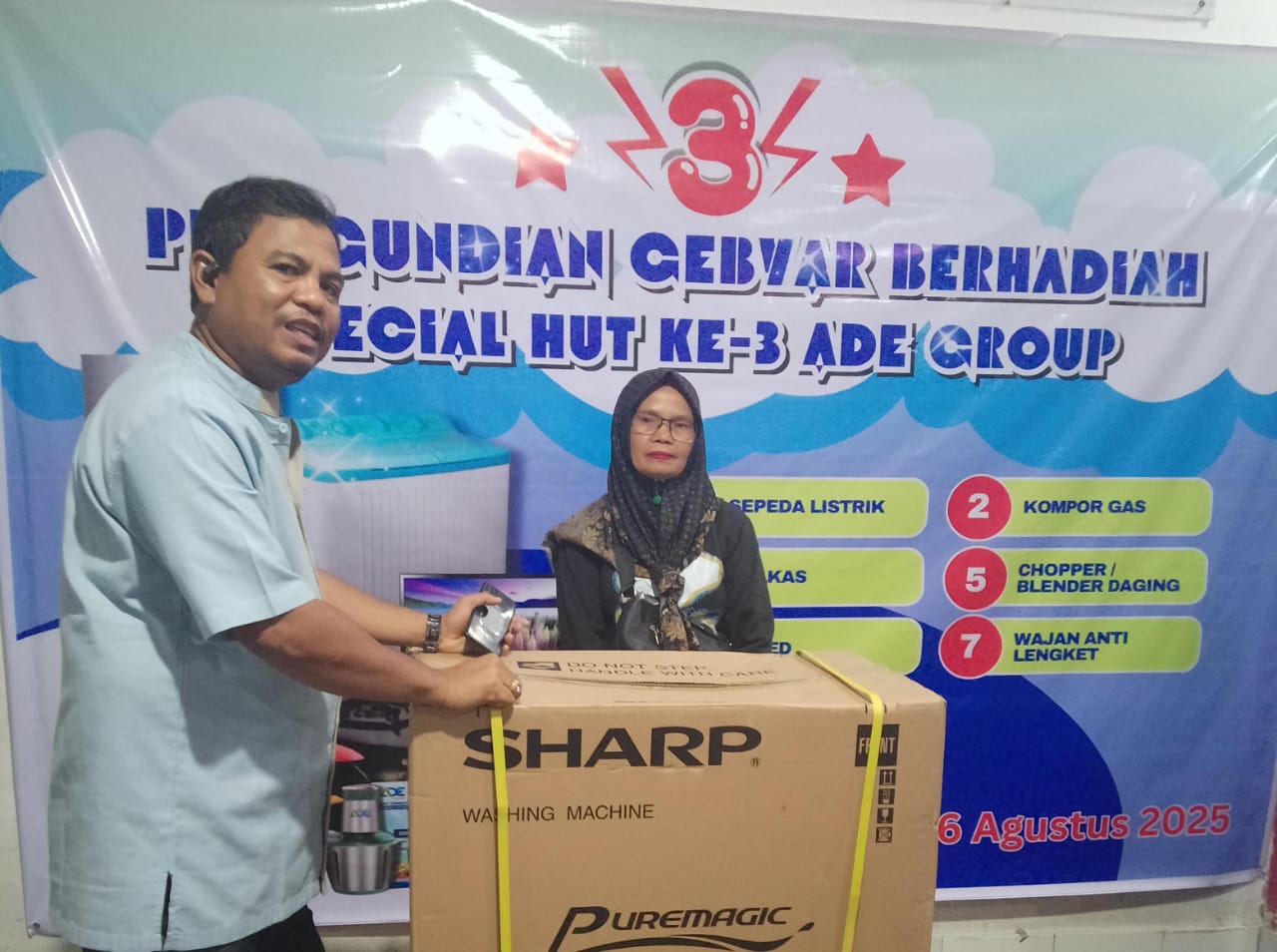 Para Konsumen yang Menang Undian Berhadiah dari Lombok, Sudah  Menerima Hadiahnya